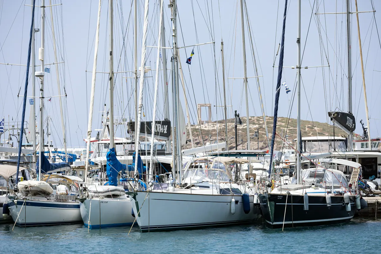 Sailing yachts in Chora harbour with the Portara behind